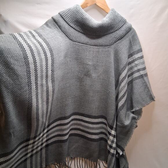 Fraas Cowl Neck Fringe Plaid Sweater Pullover Poncho Gray Plaid Women - One Size - Picture 3 of 8